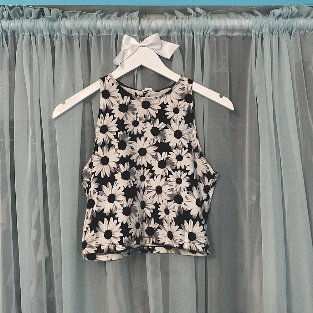 Black&White daisy crop top